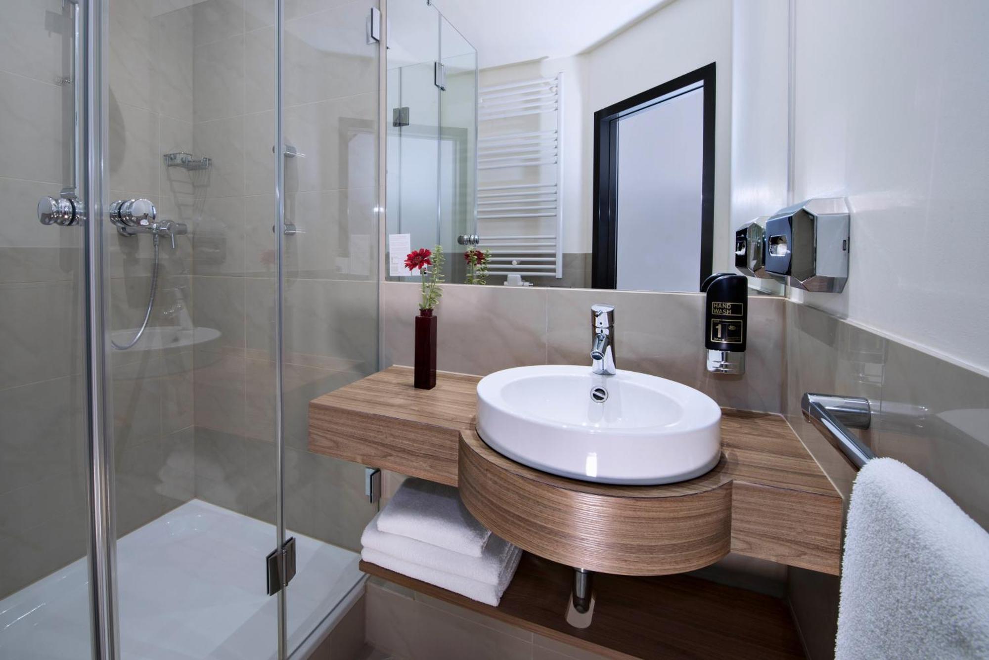 Best Western Hotel Brunnenhof Weibersbrunn Exterior photo